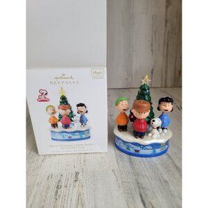Hallmark Merry Christmas, Charlie Brown! Gang ornament Xmas Snoopy magic‎